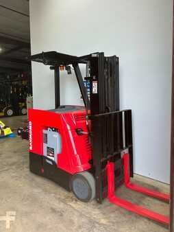 Apilador conductor incorporado - Raymond  (4)