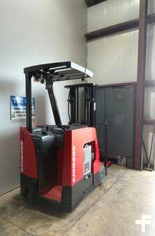 Apilador conductor incorporado - Raymond  (5)