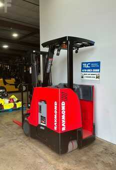 Apilador conductor incorporado - Raymond  (6)