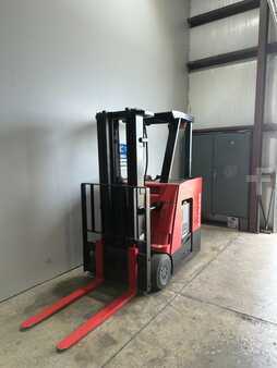 Apilador conductor incorporado - Raymond  (7)