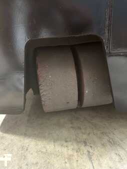 Apilador conductor incorporado - Raymond  (11)