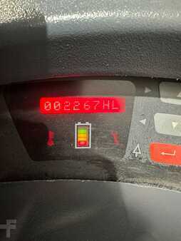 Apilador conductor incorporado - Raymond  (13)