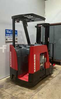 Apilador conductor incorporado - Raymond  (5)