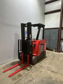 Apilador conductor incorporado - Raymond  (7)