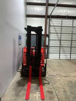 Apilador conductor incorporado - Raymond  (9)