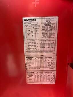 Apilador conductor incorporado - Raymond  (10)