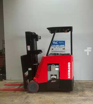 Apilador conductor incorporado - Raymond  (3)