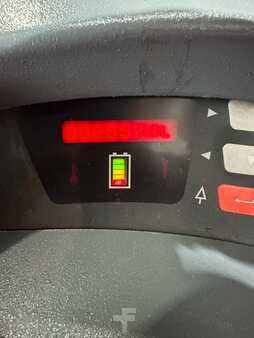 Apilador conductor incorporado 2013  Raymond  (11)