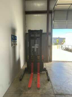 Apilador eléctrico - Raymond RSS40 (8)