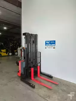 Pallet Stackers 2014  Raymond RSS40 (7)