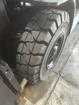 Propane Forklifts 2015  Unicarriers MP1F1A20LV (8)