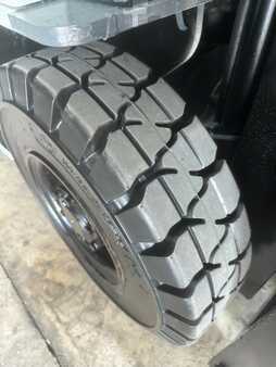 Propane Forklifts 2013  Nissan MP1F1A20LV (9)