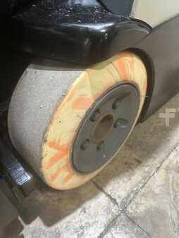 Stand-Up Rider Forklift 2016  Crown RC 5535-30 (10)