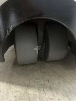 Stand-Up Rider Forklift 2016  Crown RC 5535-30 (11)