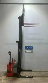 Pallet Stackers - Raymond RSS40 (2)