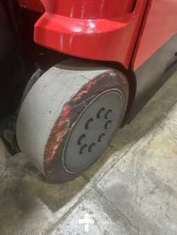 Stand-Up Rider Forklift - Raymond  (10)