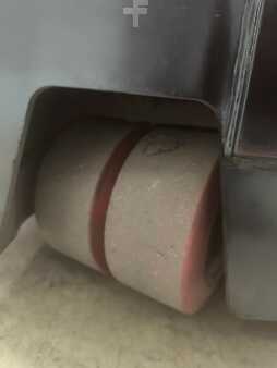 Stand-Up Rider Forklift - Raymond  (11)