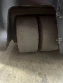 Stand-Up Rider Forklift - Raymond  (10)