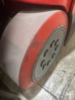 Stand-Up Rider Forklift - Raymond  (11)