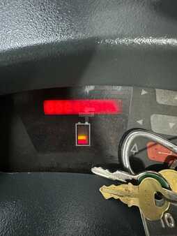 Stand-Up Rider Forklift - Raymond  (13)