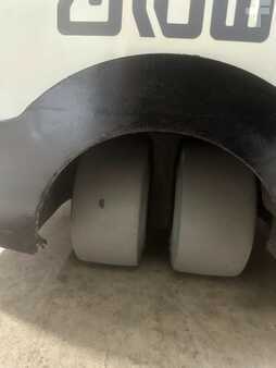 Stand-Up Rider Forklift 2014  Crown RC 5530-30 (9)