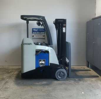Stand-Up Rider Forklift 2012  Crown RC 5530-30 (1)
