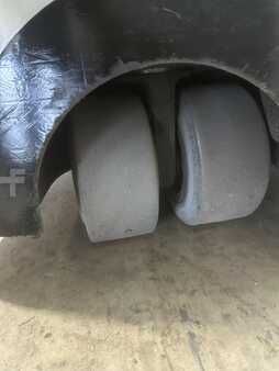 Stand-Up Rider Forklift 2012  Crown RC 5530-30 (10)