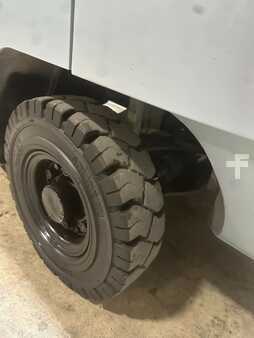 Propane Forklifts 2012  Nissan MP1F1A20LV (10)