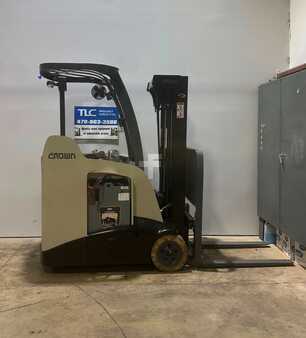 Stand-Up Rider Forklift 2016  Crown RC 5535-30 (1)