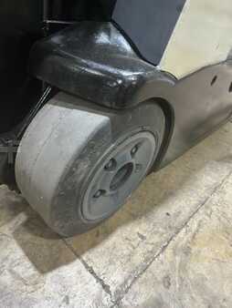 Stand-Up Rider Forklift 2015  Crown RC 5535-30 (10)