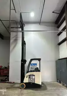 Stand-Up Rider Forklift 2014  Crown RC 5530-30 (2)