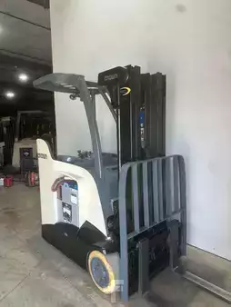 Stand-Up Rider Forklift 2014  Crown RC 5530-30 (4)