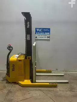 Apilador eléctrico 2010  Yale MSW040SFN24TV087 (1)