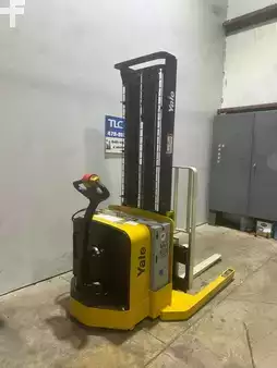 Apilador eléctrico 2012  Yale MSW040SFN24TV087 (5)