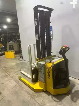 Apilador eléctrico 2012  Yale MSW040SFN24TV087 (6)