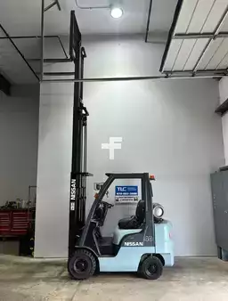 Propane Forklifts 2013  Nissan MP1F1A20LV (2)
