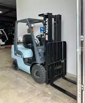 Propane Forklifts 2013  Nissan MP1F1A20LV (4)
