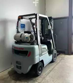 Propane Forklifts 2013  Nissan MP1F1A20LV (5)