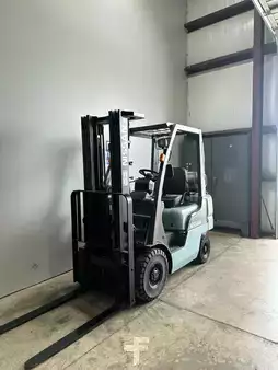 Propane Forklifts 2013  Nissan MP1F1A20LV (7)