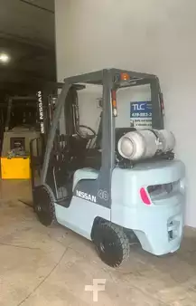 Propane Forklifts 2013  Nissan MP1F1A20LV (6)