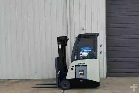 Stand-Up Rider Forklift 2015  Crown RC 5530-30 (1)