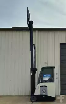 Stand-Up Rider Forklift 2015  Crown RC 5530-30 (2)