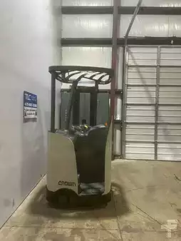 Stand-Up Rider Forklift 2018  Crown RC 5535-30 (8)