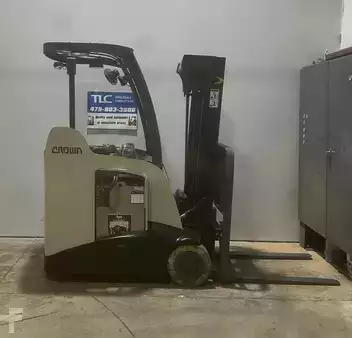 Stand-Up Rider Forklift 2017  Crown RC 5535-30 (1)