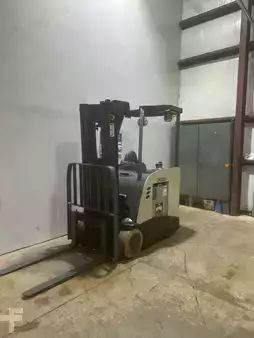 Stand-Up Rider Forklift 2017  Crown RC 5535-30 (7)