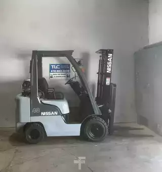 Propane Forklifts 2011  Nissan MP1F1A20LV (1)