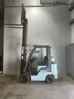 Propane Forklifts 2011  Nissan MP1F1A20LV (2)