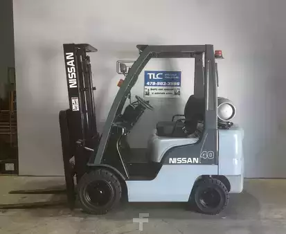 Propane Forklifts 2011  Nissan MP1F1A20LV (3)