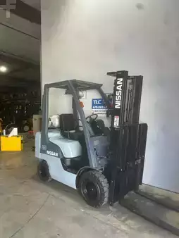 Propane Forklifts 2011  Nissan MP1F1A20LV (4)