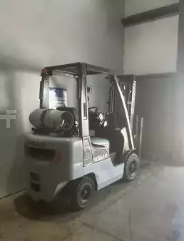 Propane Forklifts 2011  Nissan MP1F1A20LV (5)